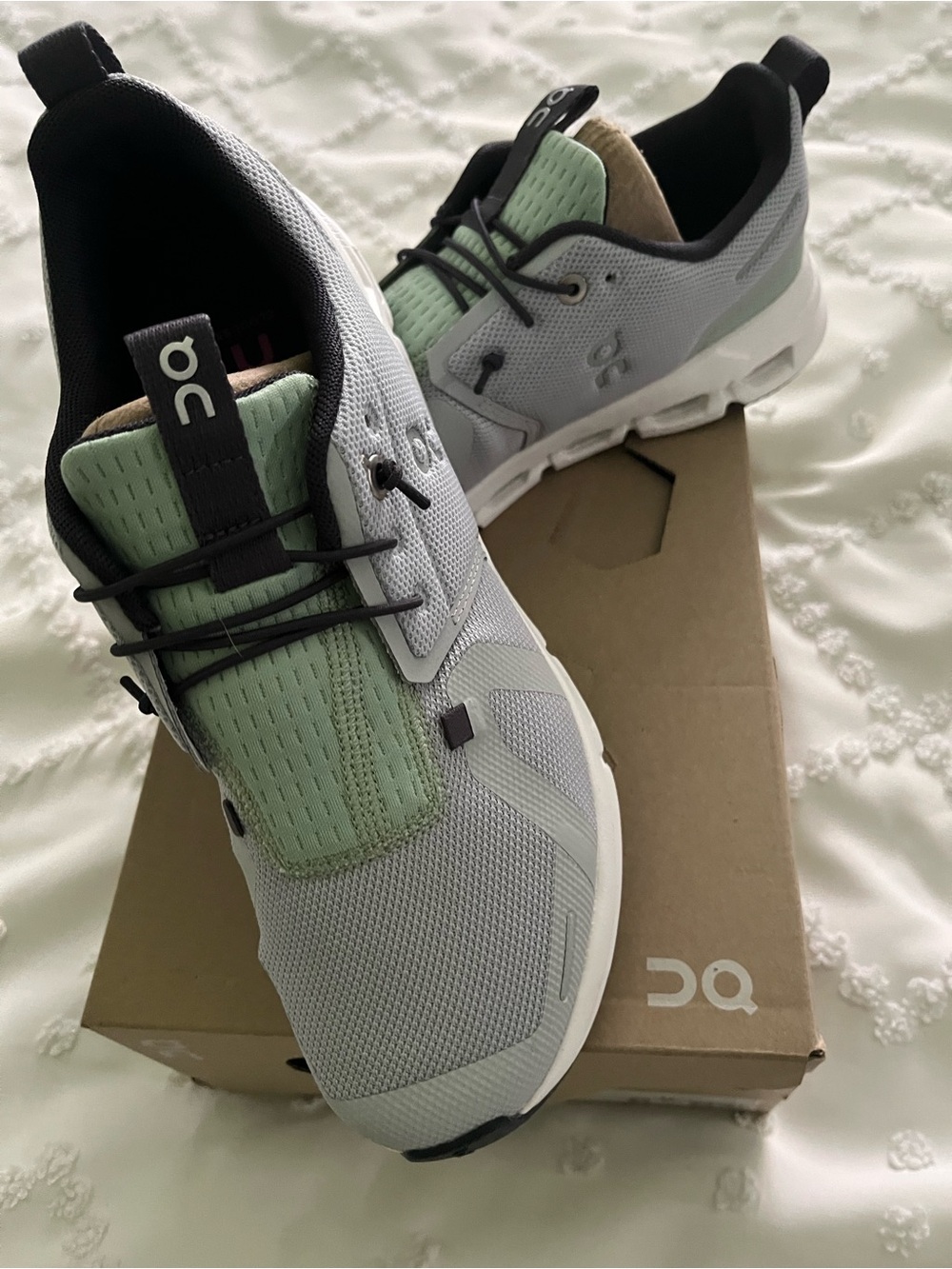 On Clouds Youth/Womens Sneakers in Light Gray and Mint – Lightweight Comfort